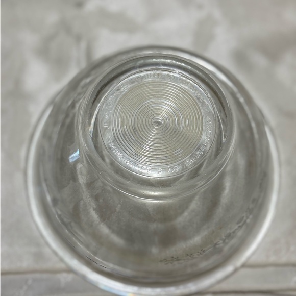 Vintage Pyrex Clear Glass Mixing Bowl “French Daisy” - Picture 5 of 7